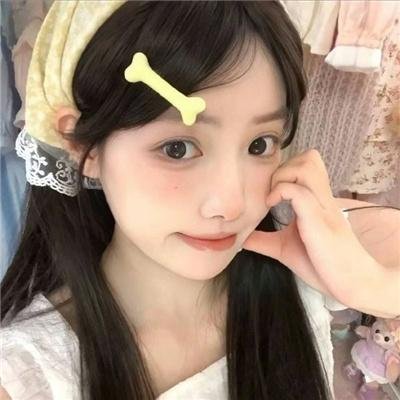 她对星星歌唱